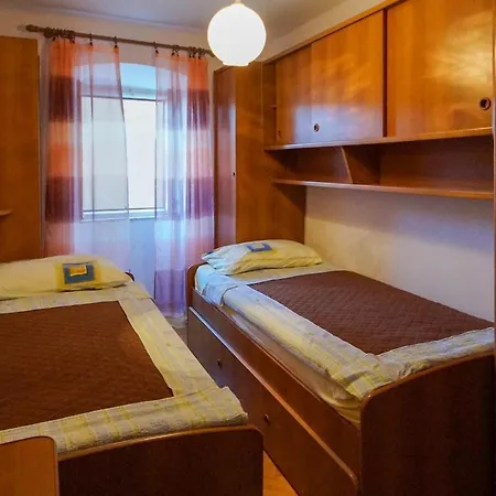 Grzin Apartment *